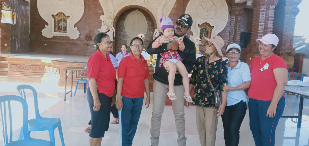 Giat posyandu balita, BKB, dan lansya , astungkara berjalan dengan Baik , dengan penyerahan PMT dari pemerintahan desa  yg di serahkan oleh Bapak Perbekel